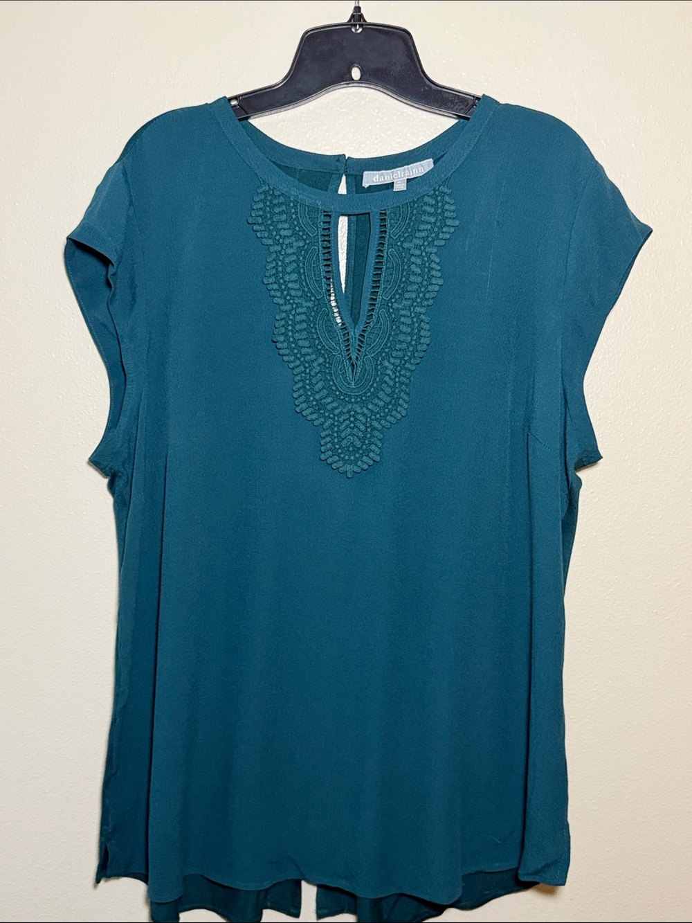 Daniel Rainn Teal Embroidered Keyhole Cap Sleeve Blouse